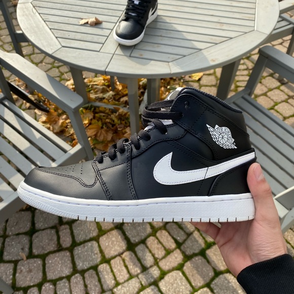 Air Jordan 1 black and white mens size 8.5 - Picture 5 of 9